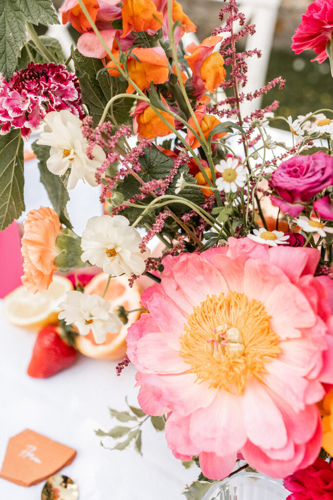 table de pivoines. Photo Chloé Artières