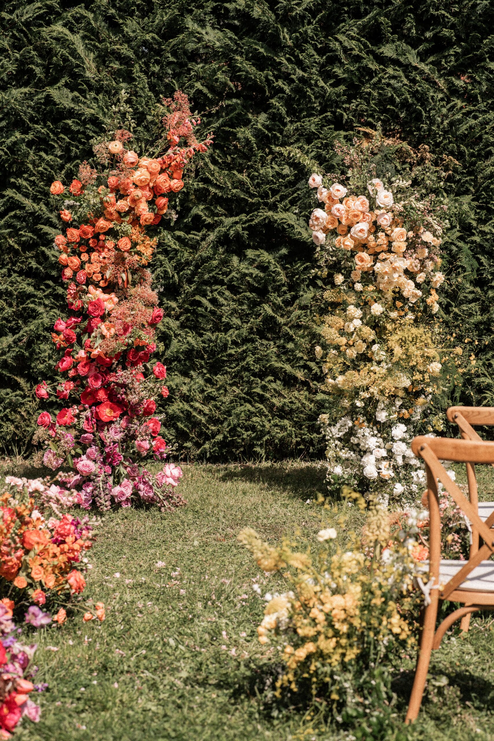 Arche de cérémonie de mariage multicolors