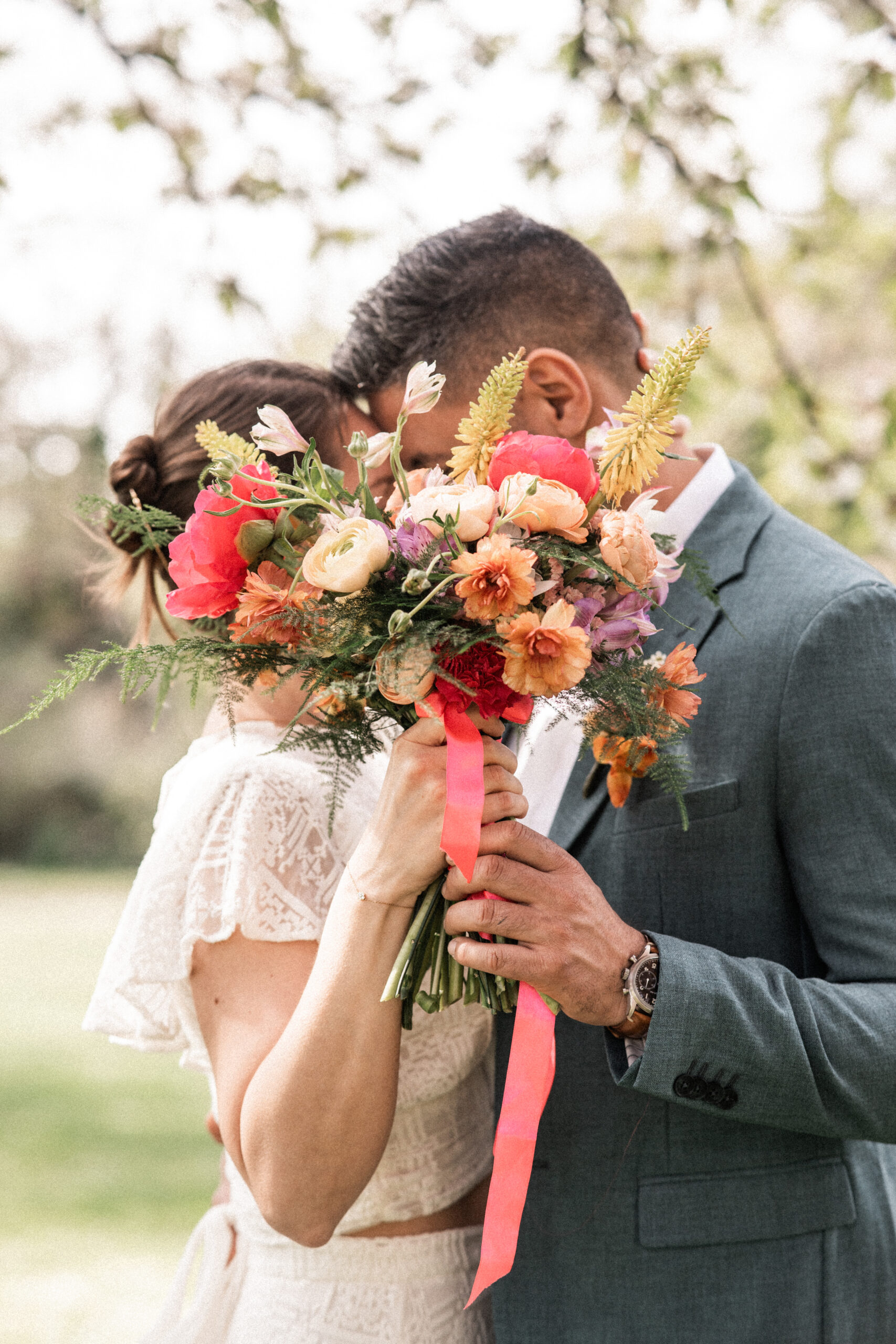 Bouquet de mariée coloré. Photo Chloé Artières
